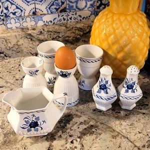 Adams 🐣 English Baltio 4 egg cups, salt/pepper and creamer